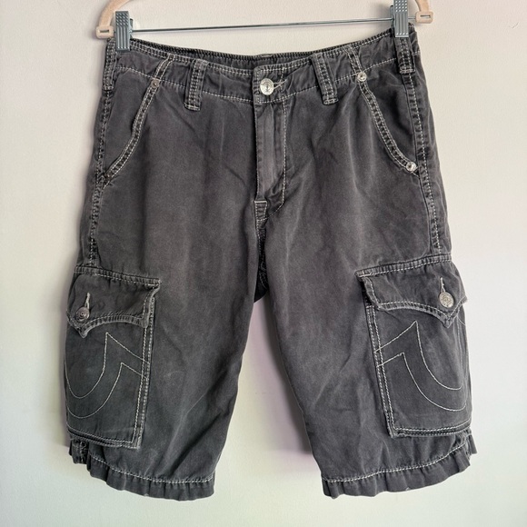 True Religion Section Gray Distressed Cargo Shorts 29 Flap Pockets 2000s Hip Hop - Picture 1 of 13